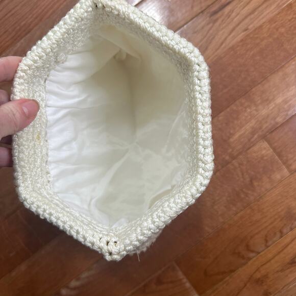Vintage 1970s Cream Crochet Hinged Purse - Picture 4 of 5